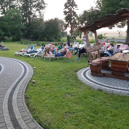 住宿加早餐酒店 Dworek Natury Strzezenice