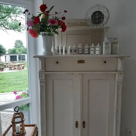 住宿加早餐酒店 Dworek Natury Strzezenice