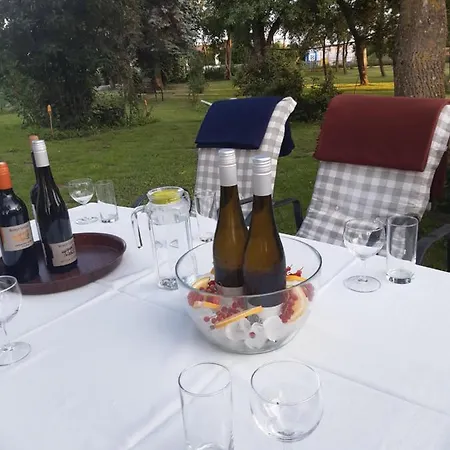 Dworek Natury 住宿加早餐酒店