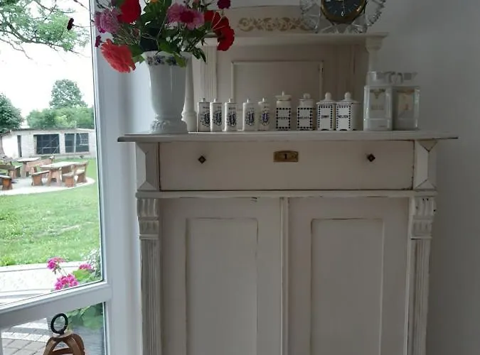 Bed & Breakfast Dworek Natury Strzezenice